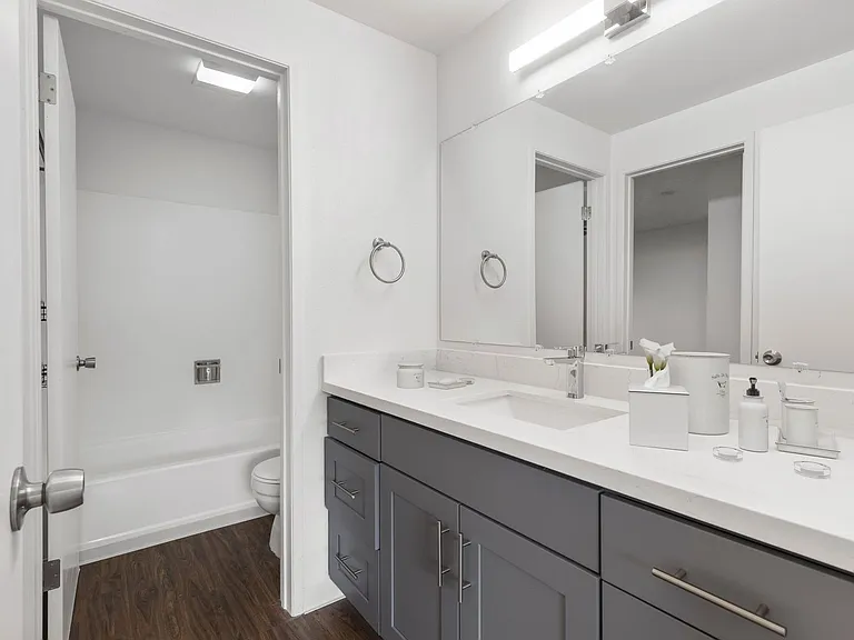Townhomes at Melody Hill - Beautifully Renovated Townhomes — Photo 15