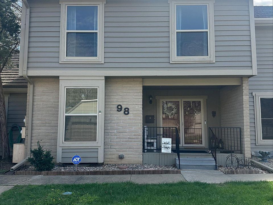 1st image of 98 SW Pepper Tree Ln