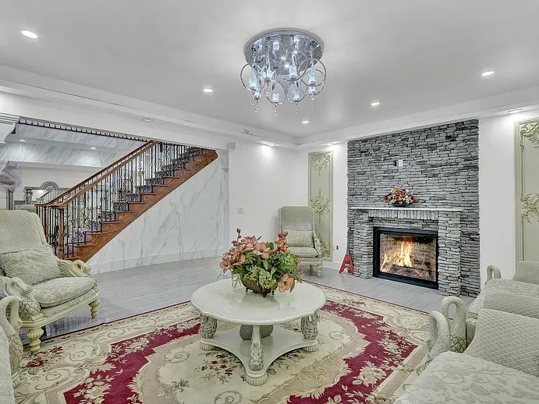 120 Majestic Dr — Photo 3