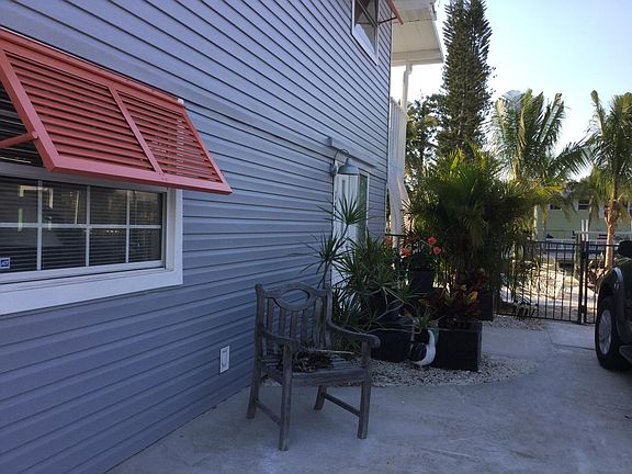 5th image of 165 Flamingo St