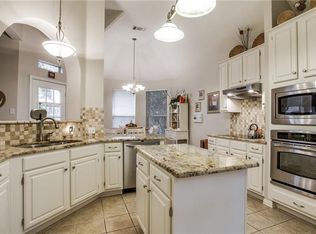 14605 Waterview Cir, Addison, TX 75001