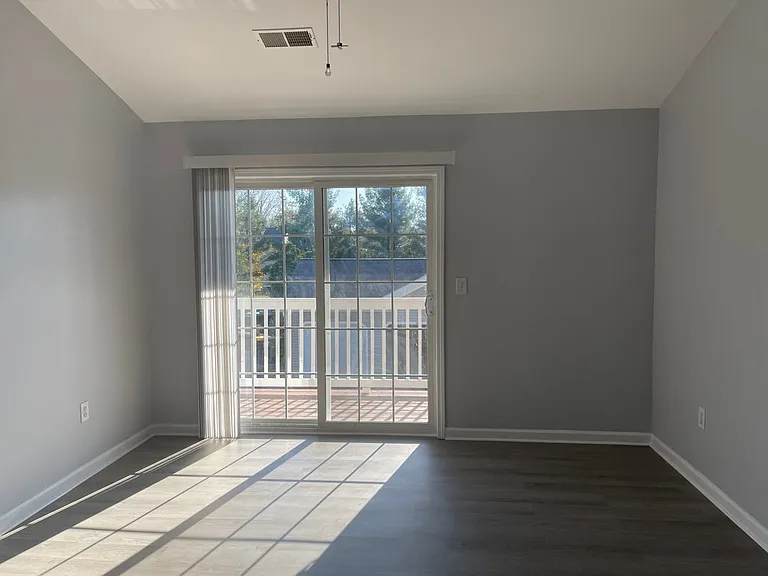 208 Evergreen Pl #208 — Photo 2
