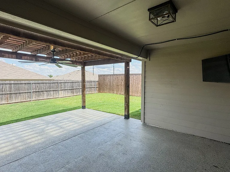 801 Meadow Creek Ln — Photo 24