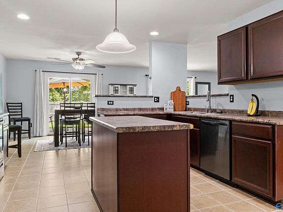4th image of 137 Sedgewick Dr
