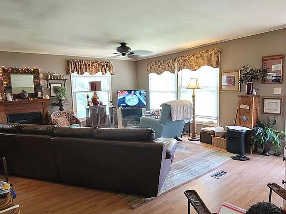 5th image of 130 Country Ln