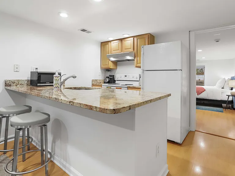 1231 F St NE #B — Photo 9
