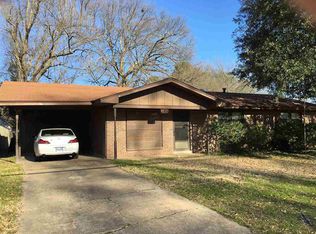 313 Arizona Ave, Wake Village, TX 75501