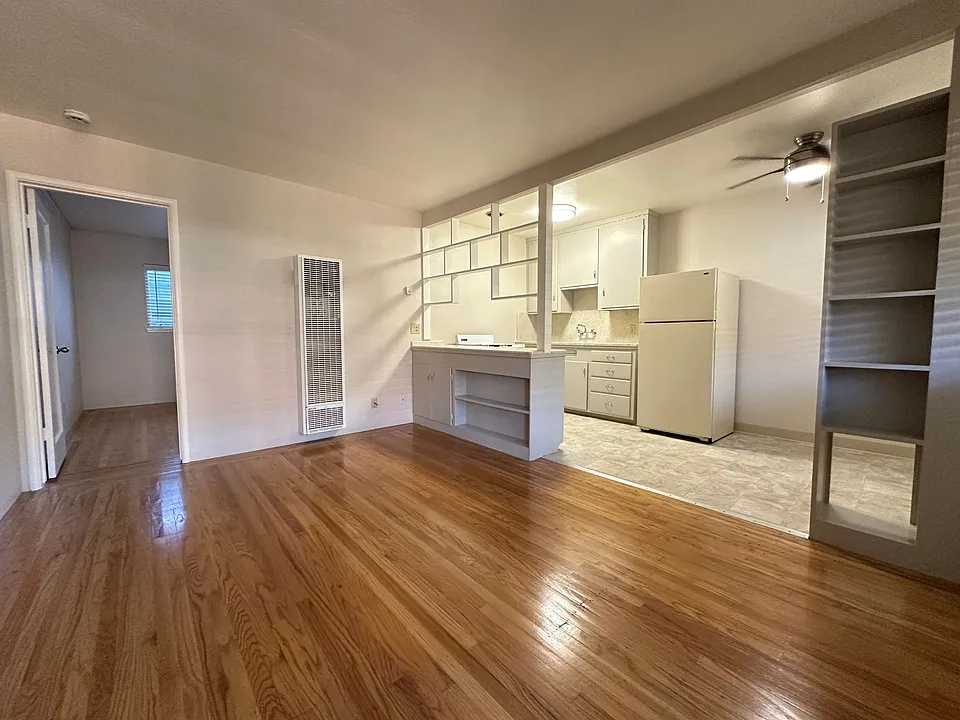 Fort Sutter Manor, Classic Midtown Living!