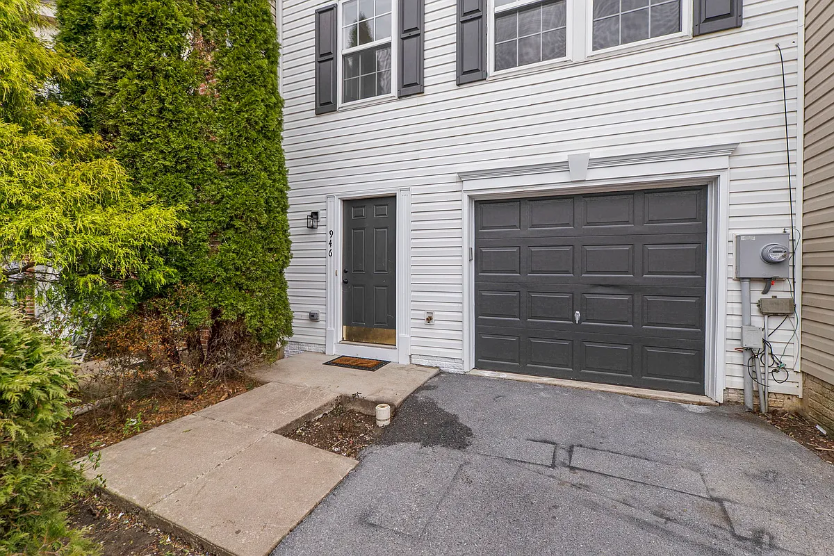 Building Photo - 946 Monet Dr