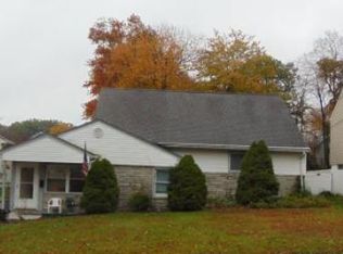 174 W Prospect St, Waldwick, NJ 07463