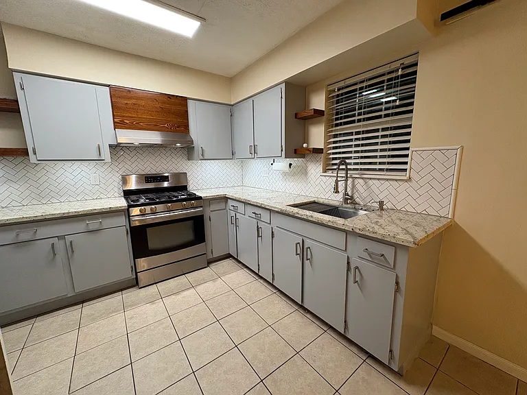 8639 Sonneville Dr — Photo 21
