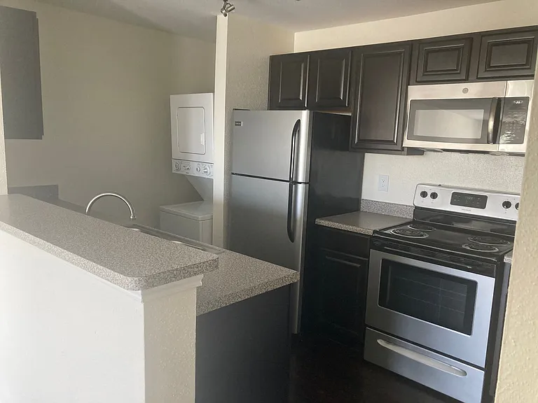Dover Farms Apartments — Photo 37