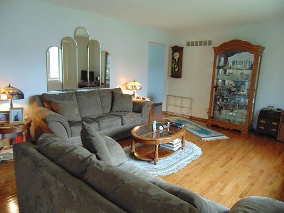 4th image of 373 Brink Dr