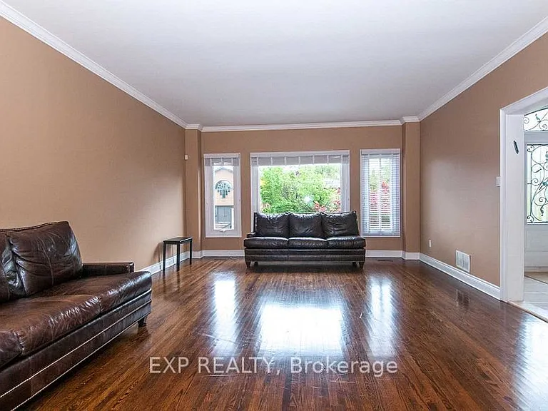 220 Viewmount Ave — Photo 4