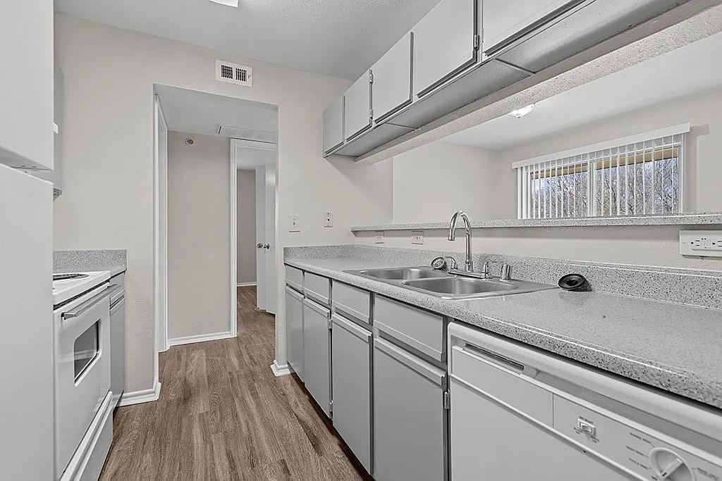 Valley Ridge Apartment Homes — Photo 2