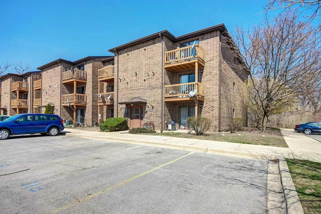 2 bed, 1041 sqft, $1,900 — Photo 1
