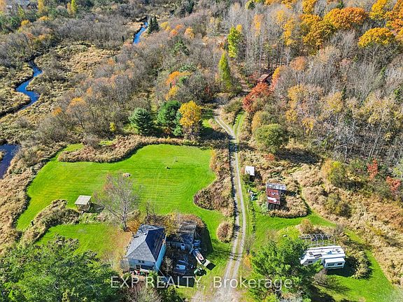 3rd image of 982 Raymond Rd