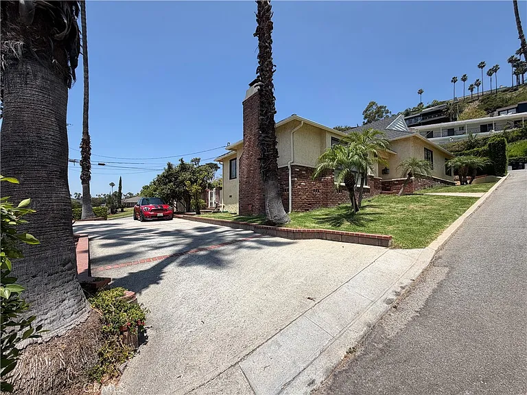 1501 N Maryland Ave — Photo 27