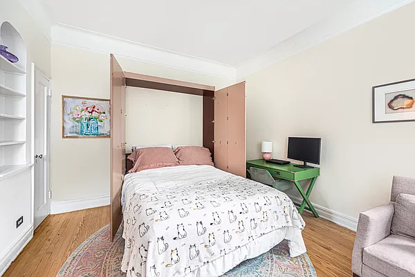 Sold by Coldwell Banker Warburg | media 2