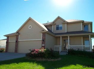 2115 Eagle Crst, Papillion, NE 68133