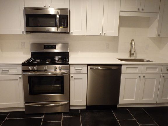 4th image of 121 W Gaston St #Garden