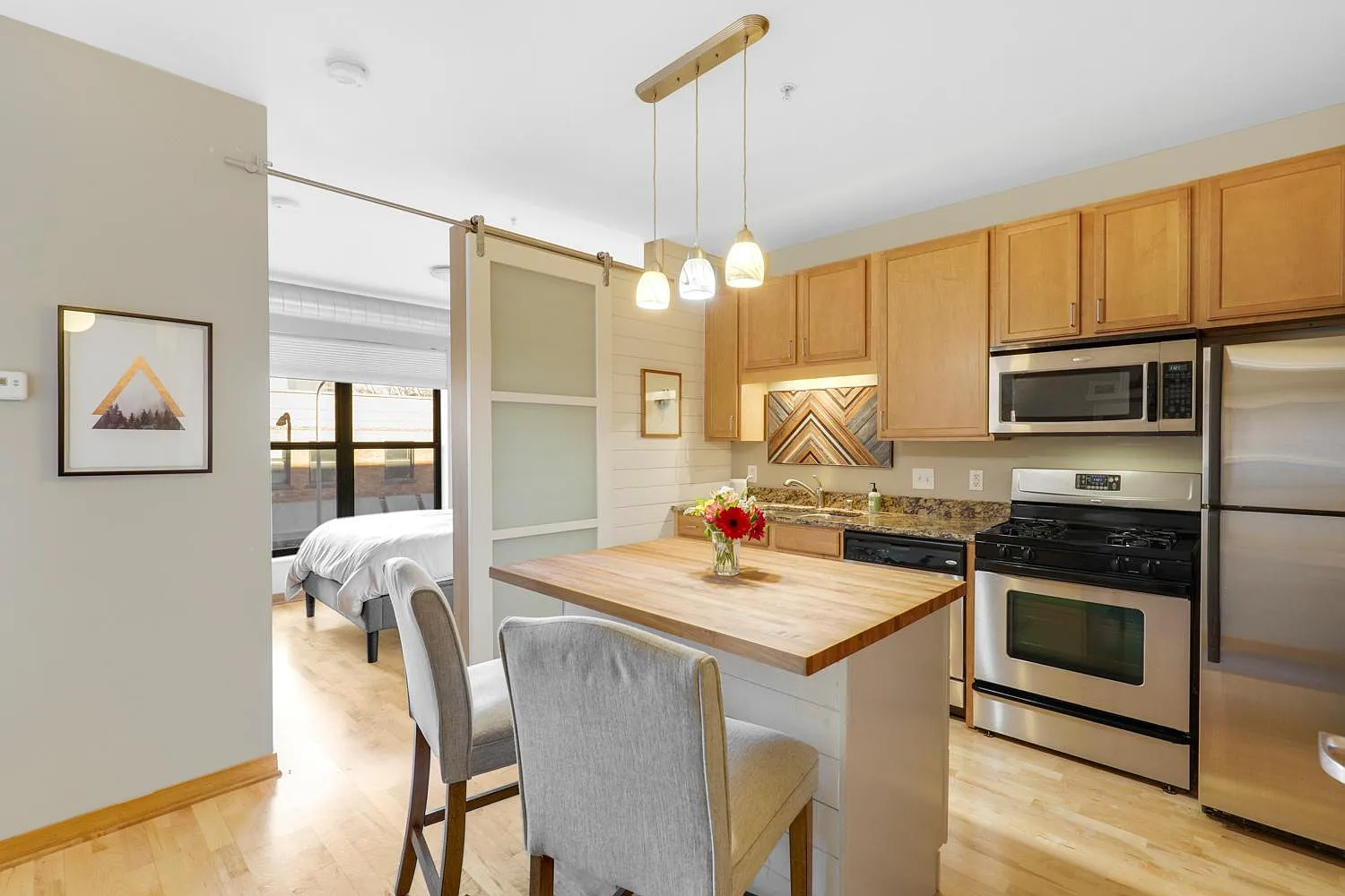 1 bed, 1.0 bath, 550 sqft, $1,395 — Photo 1