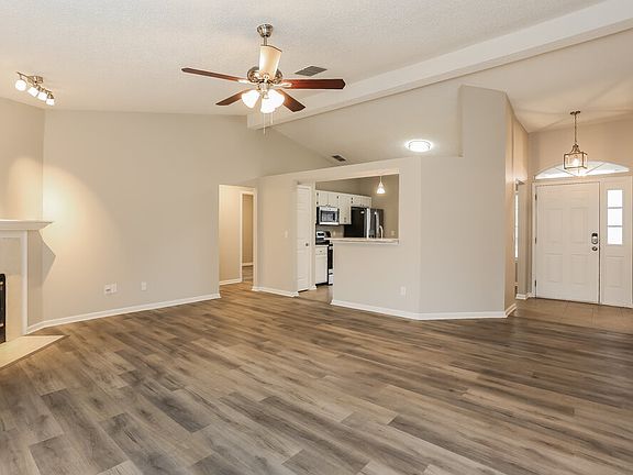 5th image of 634 Buckingham Ct