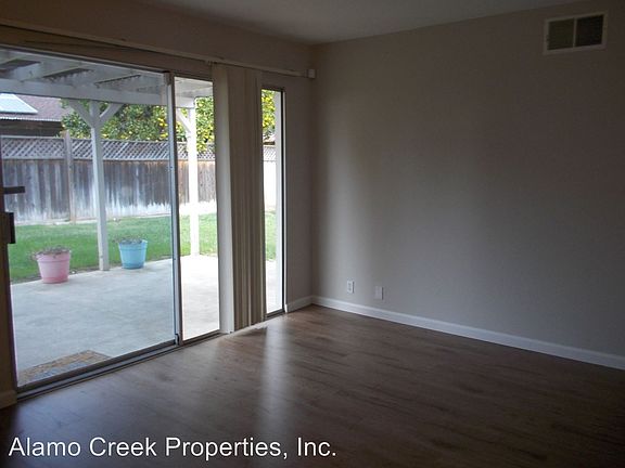 5th image of 361 Edwin Dr