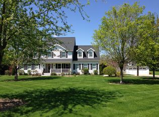 202 Riverbend Blvd, Mahomet, IL 61853