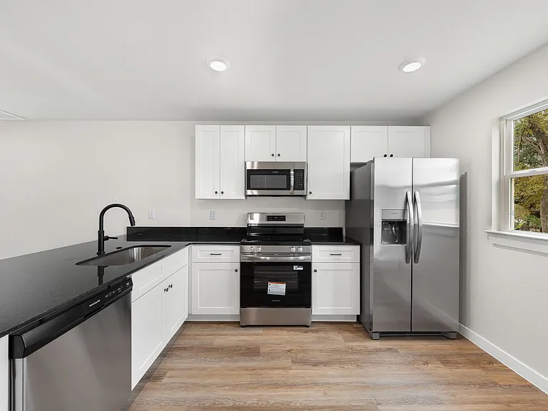 712 S 28th St — Photo 34
