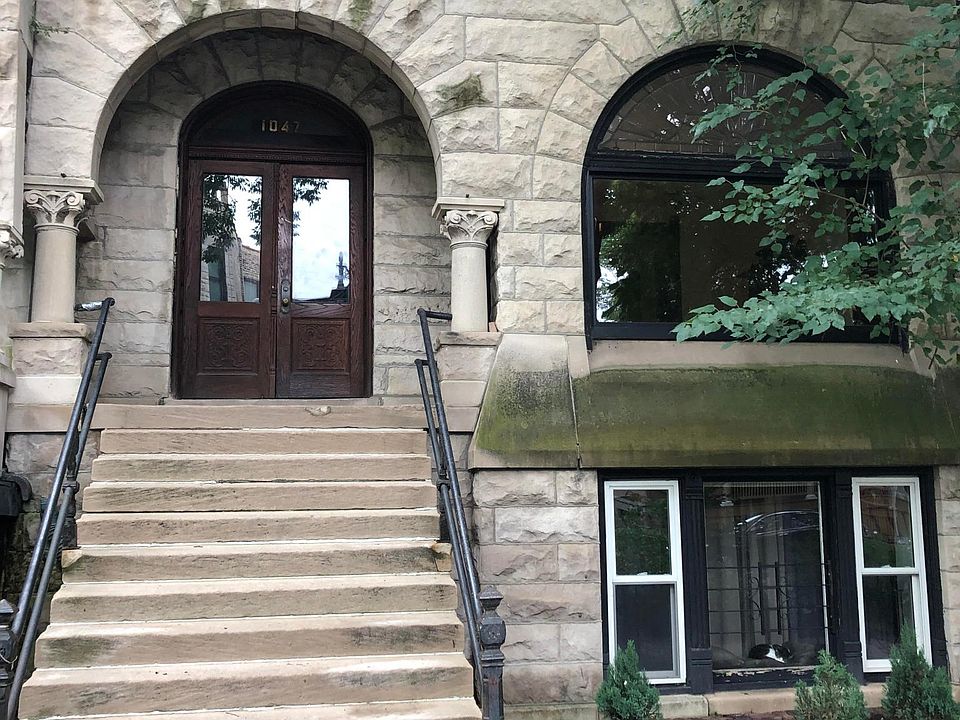 1st image of 1047 N Hoyne Ave #1