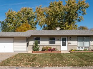 116 Crestwood Dr, Streamwood, IL