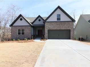 411 Miracle Ct, Hoschton, GA 30548