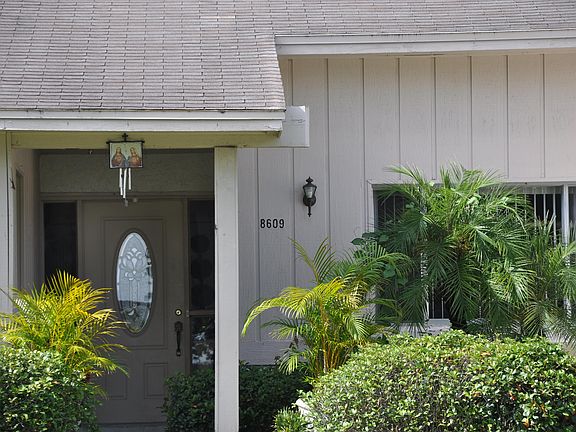 2nd image of 8609 Sunny Hollow Ln