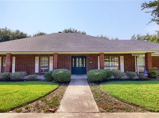 809 T H Johnson Dr, Taylor, TX 76574