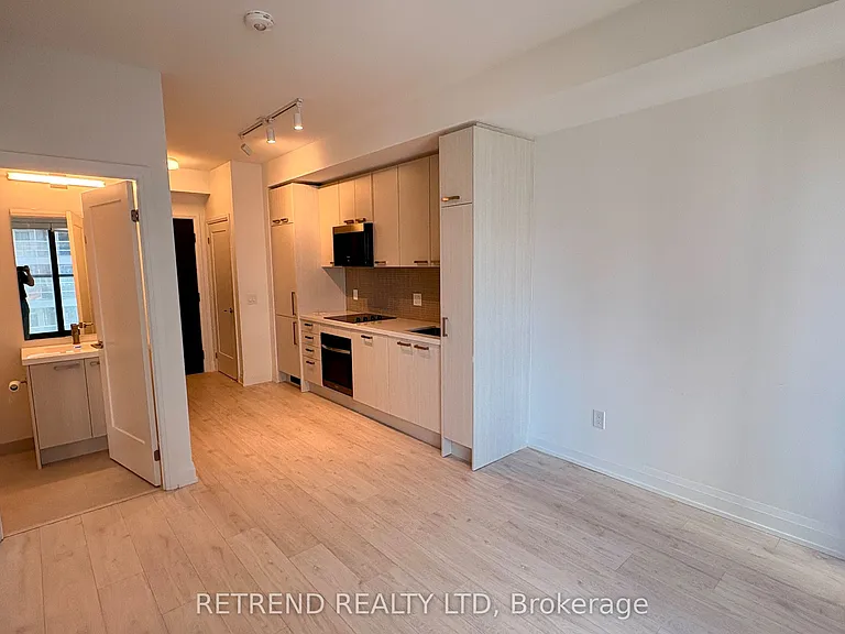 20 Soudan Ave #1110 — Photo 8