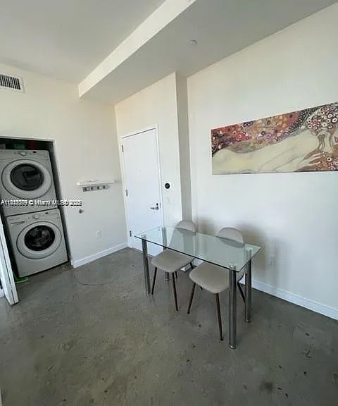151 SE 1st St #6 — Photo 3