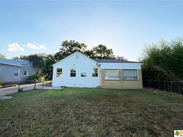 809 N 8th St — Photo 18