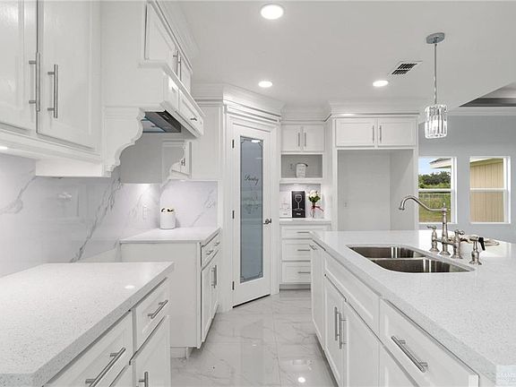 4th image of 2251 Tuscany Rd