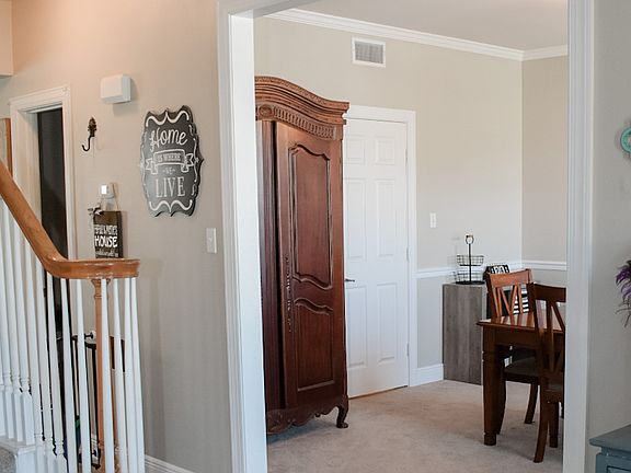 Foyer to dinning room