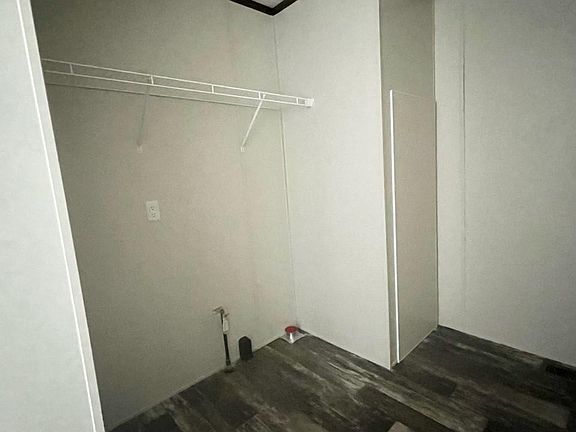 4th image of 225 New York Ave