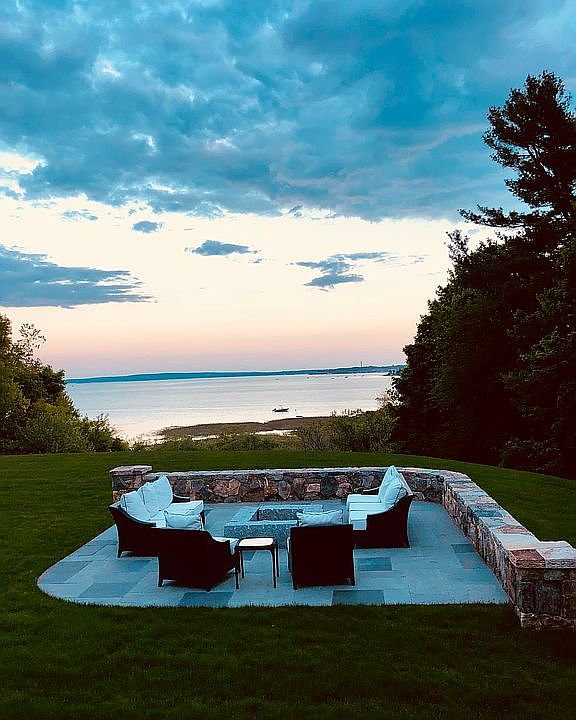 2nd image of 567 Bay Rd