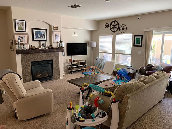 Living room (furnished)