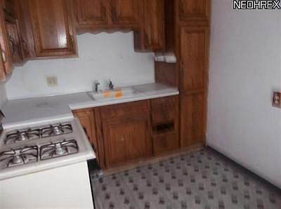 4th image of 245 N Main St