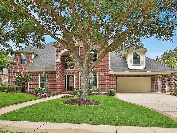 Wonderful oversize garage has a full porte cachere so there is plenty of space to shade automobiles and toys. Enjoy the many amenities that Cinco Ranch has to offer such as: pools, tennis courts, playgrounds, water parks, hiking/biking paths and worl
