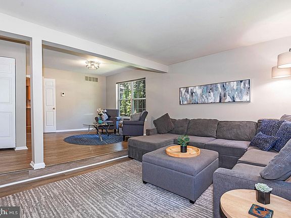 3rd image of 263 Michener Ct W