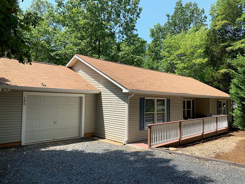 1st image of 135 Jefferson Dr
