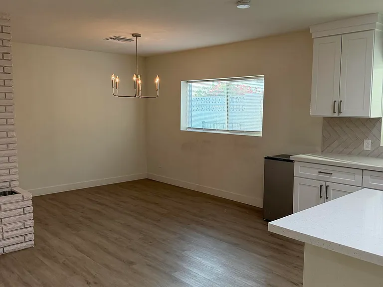 3722 S Grandview Ave — Photo 3