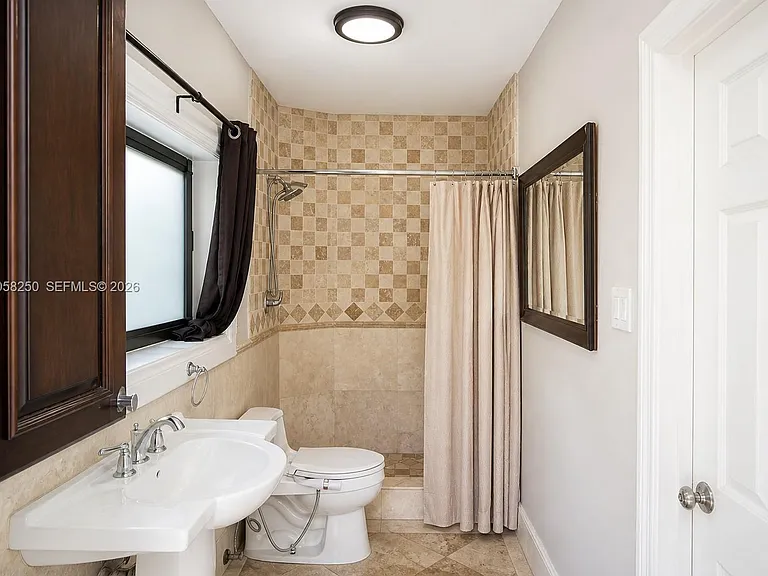 3208 Beacon St — Photo 5