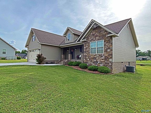 2nd image of 105 Gaines Loop E